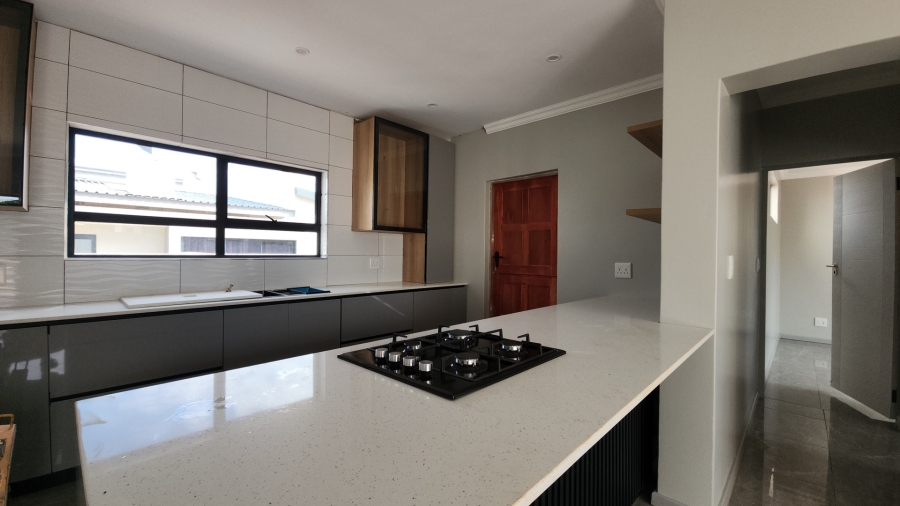 To Let 4 Bedroom Property for Rent in Melodie North West
